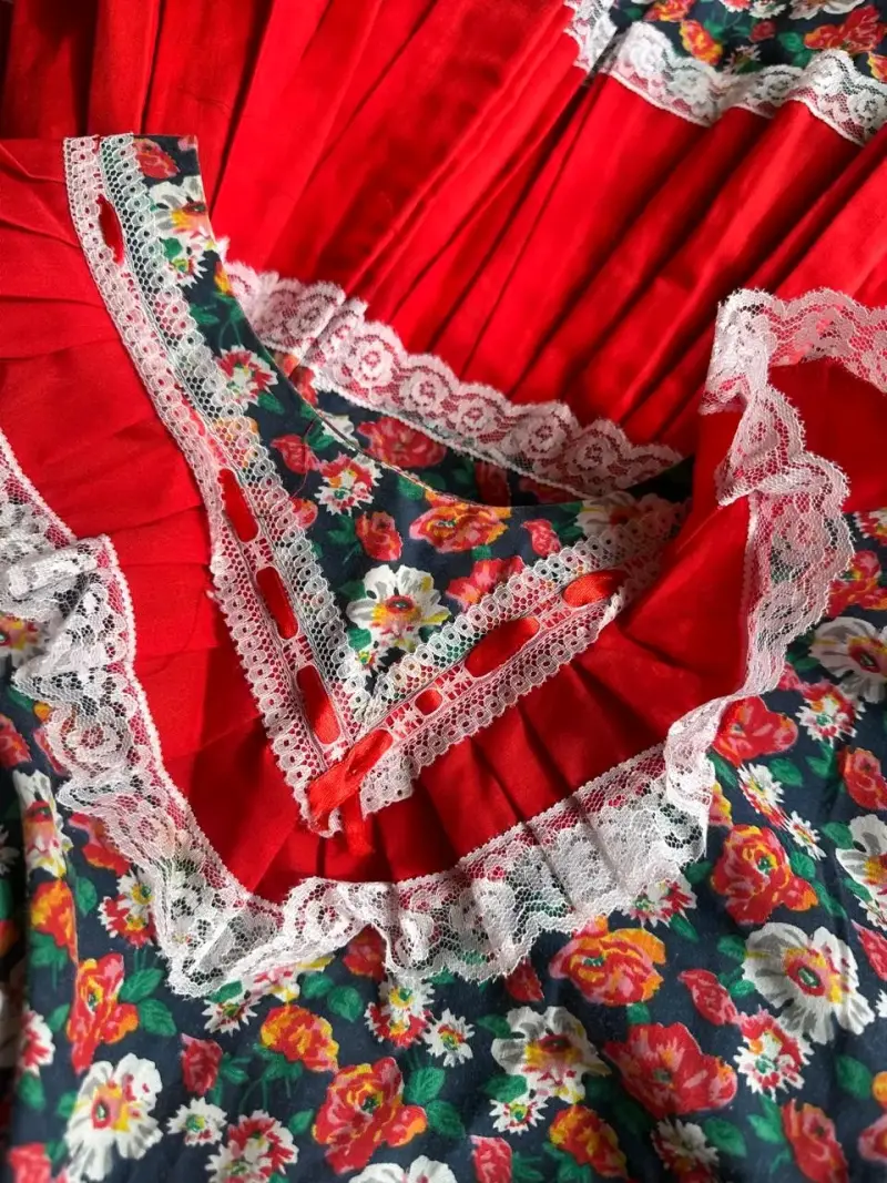 Vestido folclórico chileno con encaje floral - 3