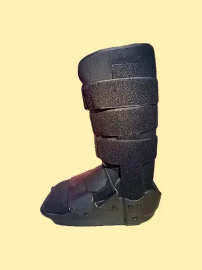 Bota ortopédica de inmovilización  color negra - miniatura 1