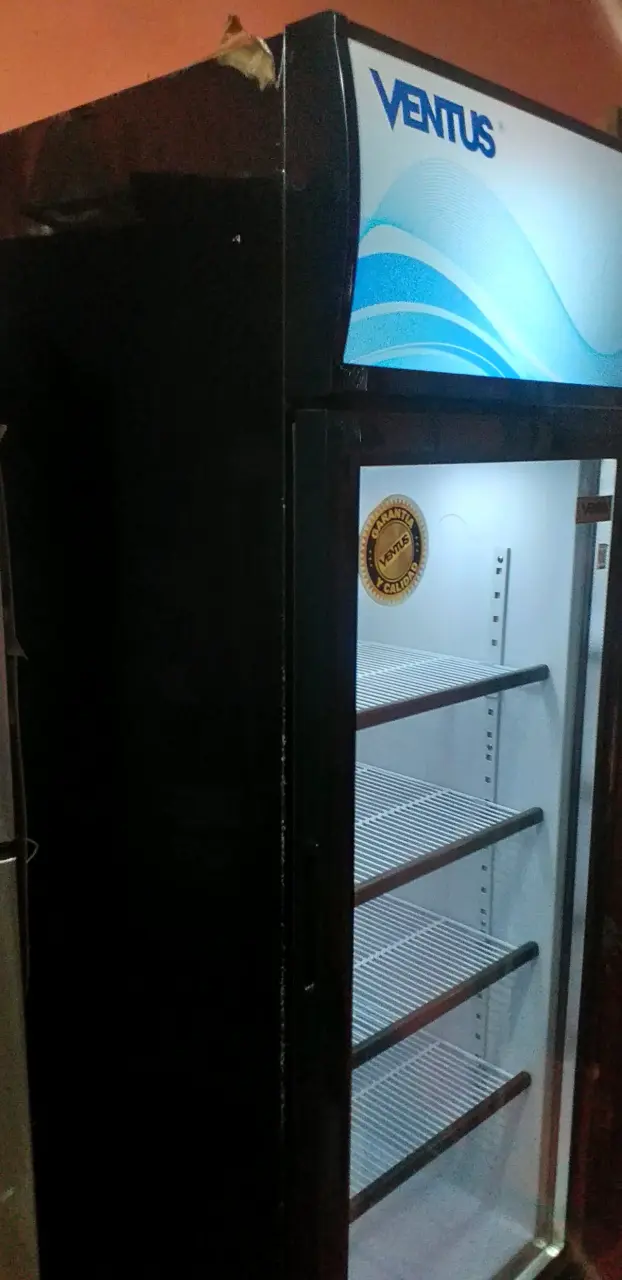 Refrigerador exhibidor Ventus con puertas de vidrio - 3