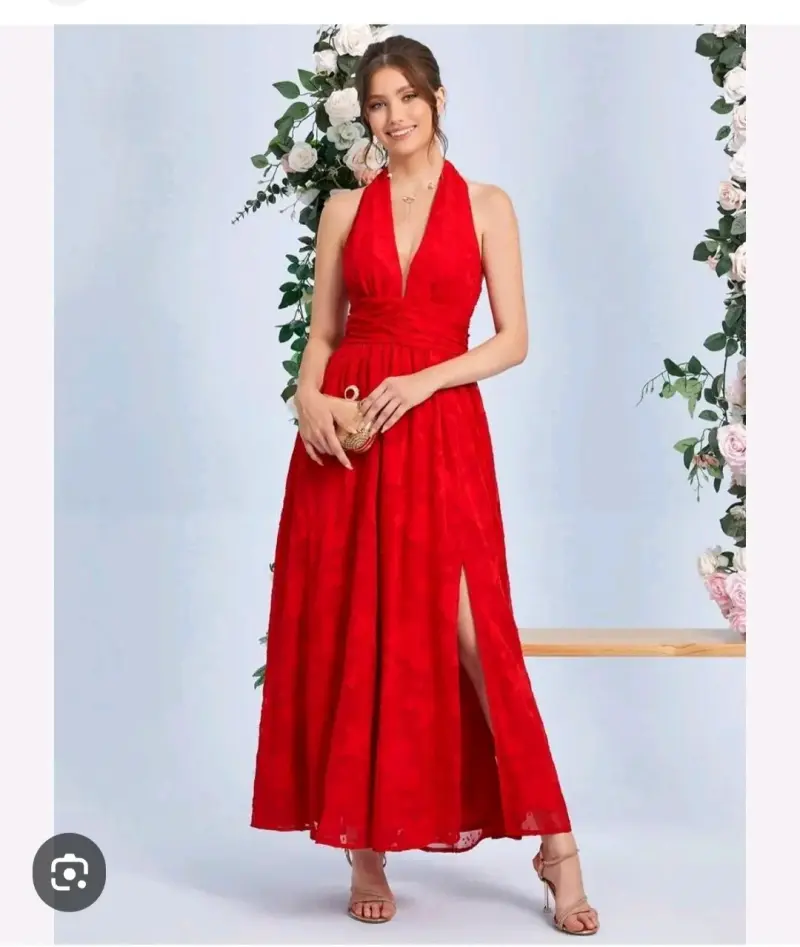 Vestido largo rojo con escote halter