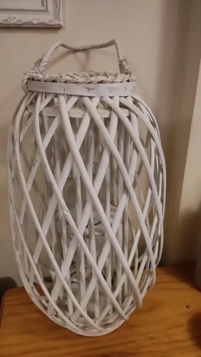 Farol decorativo de mimbre blanco - miniatura 1