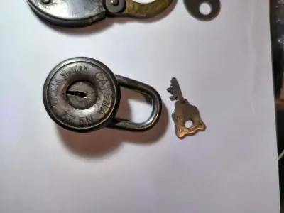 Set de candados antiguos con llaves - miniatura 2
