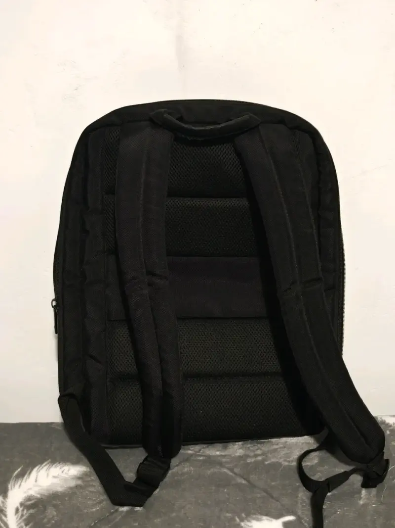 Mochila negra para Notebook oficina - 2