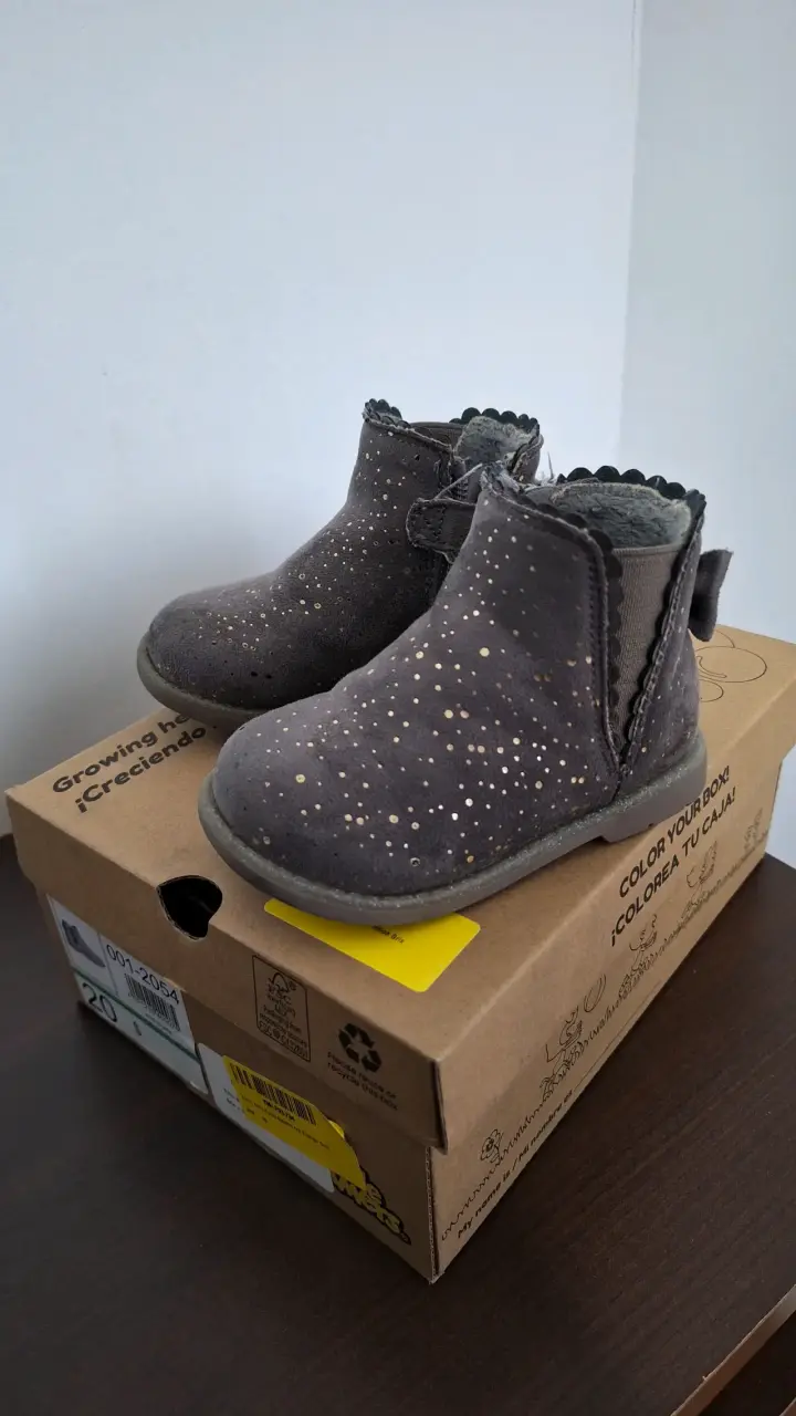Botines de niña con diseño de estrellas - 1