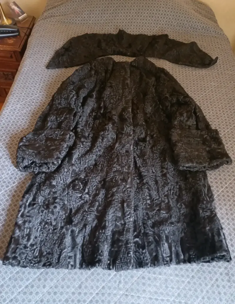 Abrigo de piel de patitas de astracán para mujer - 2