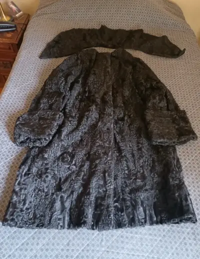 Abrigo de piel de patitas de astracán para mujer - miniatura 2
