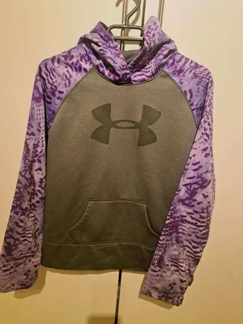 Polerón con capucha Under Armour gris y morado - 1
