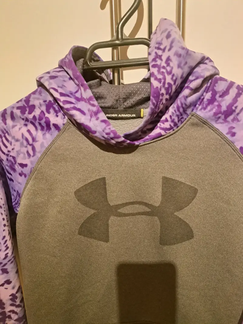 Polerón con capucha Under Armour gris y morado - 2