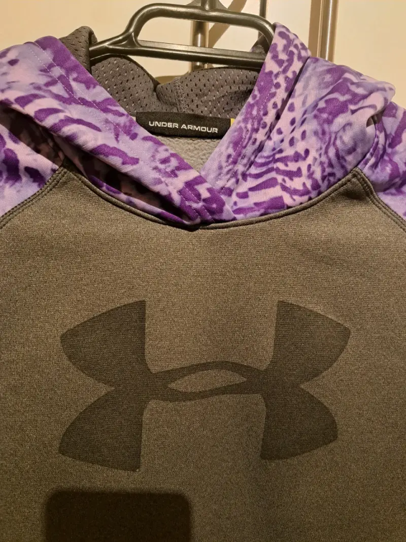 Polerón con capucha Under Armour gris y morado - 3