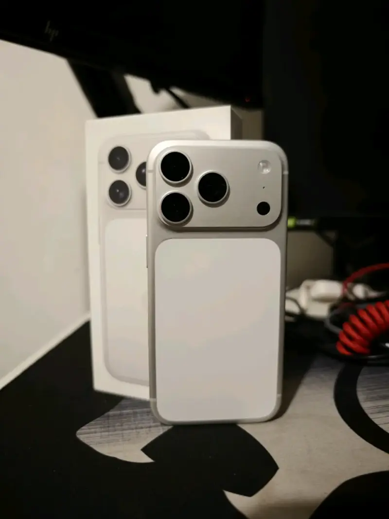 iPhone 17 Pro 512gb Color Silver - 2