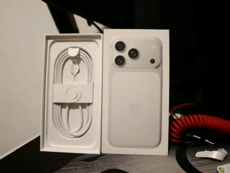 iPhone 17 Pro 512gb Color Silver - 3