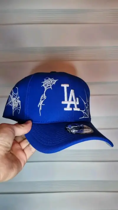 Gorra azul con diseño de telarañas LA - miniatura 1