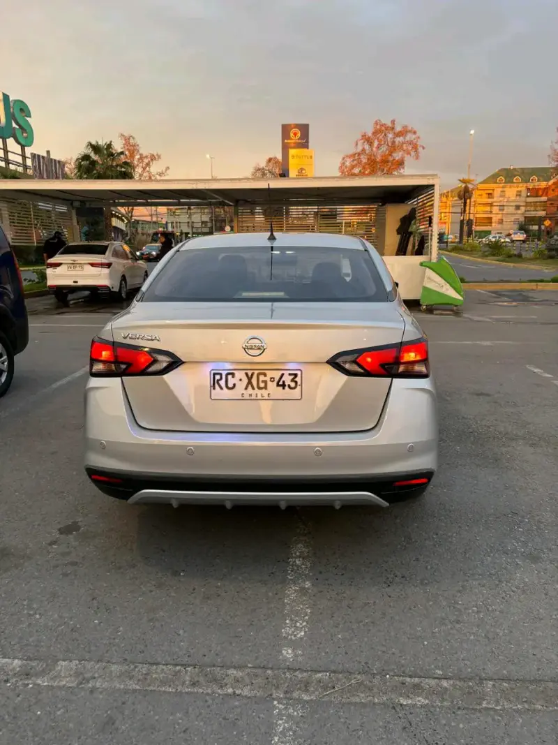 Nissan Versa 2021 en buen estado - 2