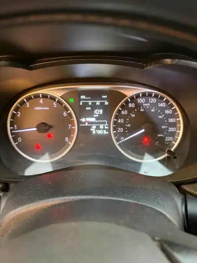 Nissan Versa 2021 en buen estado - miniatura 4