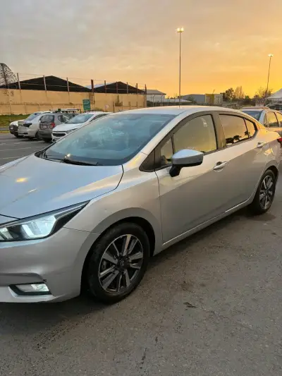 Nissan Versa 2021 en buen estado - miniatura 6