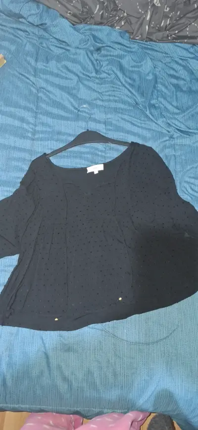 Blusa negra de manga larga con textura - miniatura 1