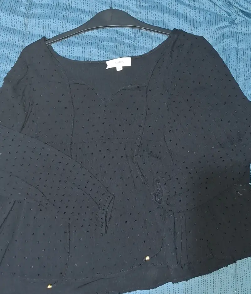Blusa negra de manga larga con textura - 4