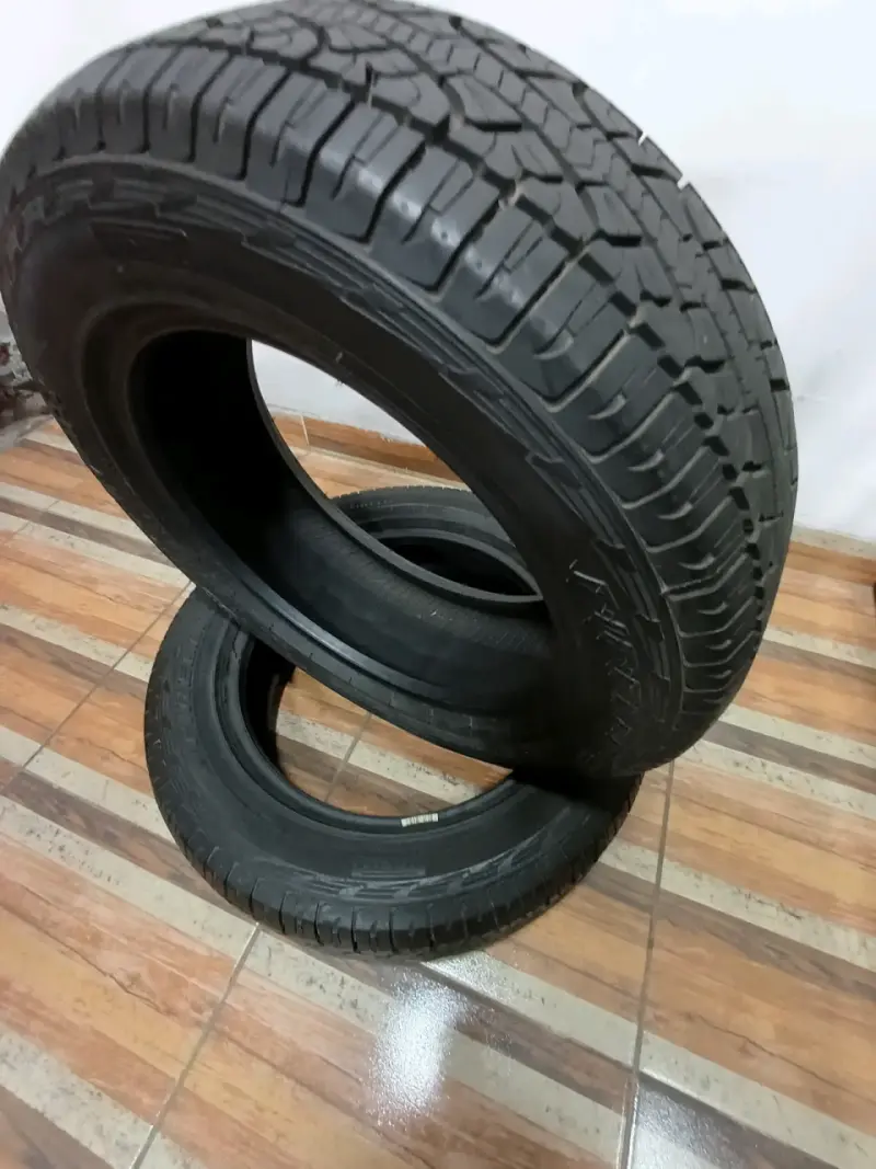 Neumáticos Pirelli nuevos - 1