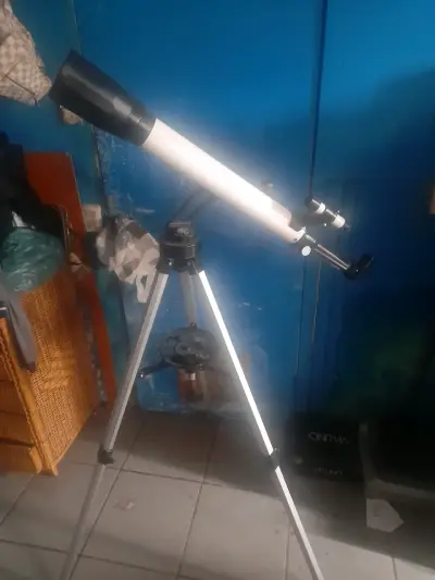 Telescopio refractor con trípode ajustable - miniatura 2