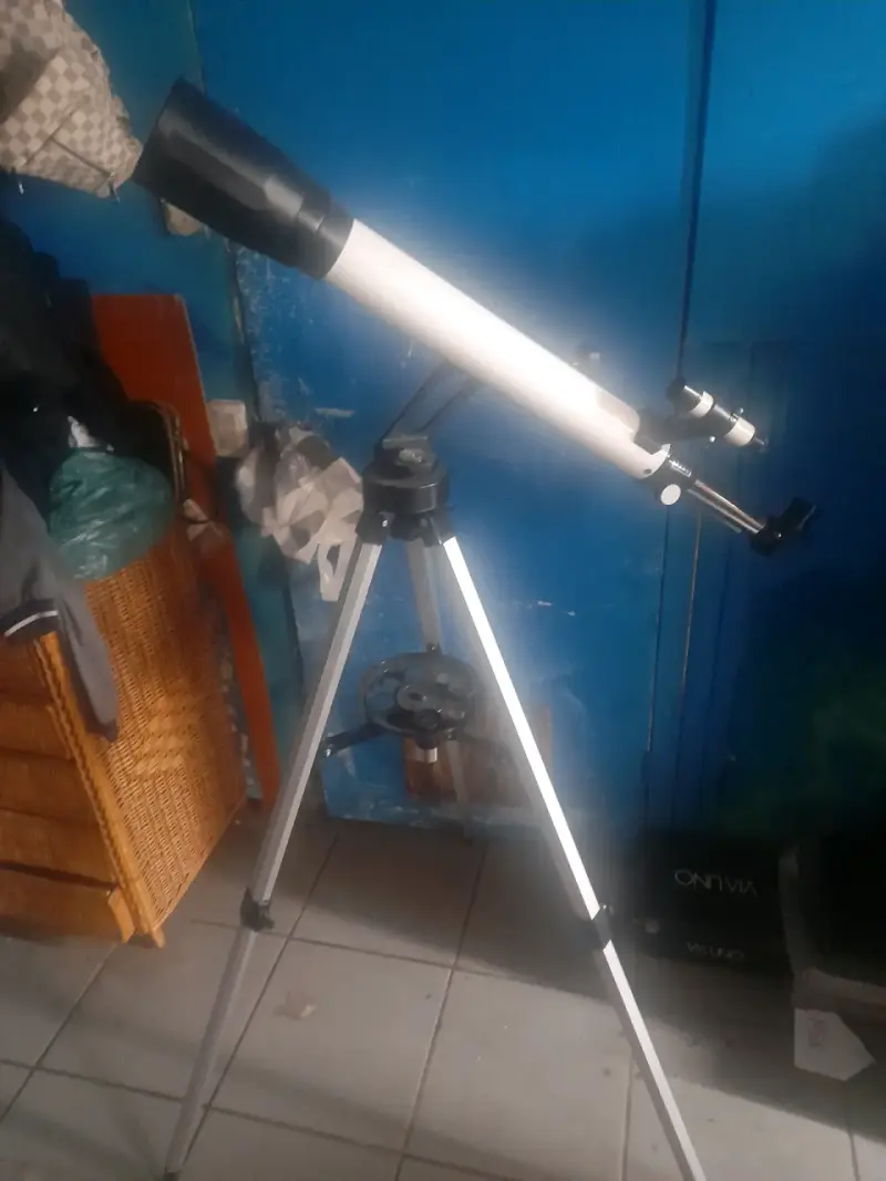Telescopio refractor con trípode ajustable - 3