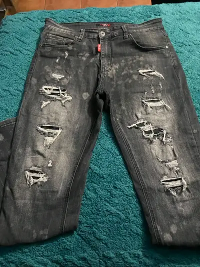 Jeans rasgados de mezclilla para hombre - miniatura 1