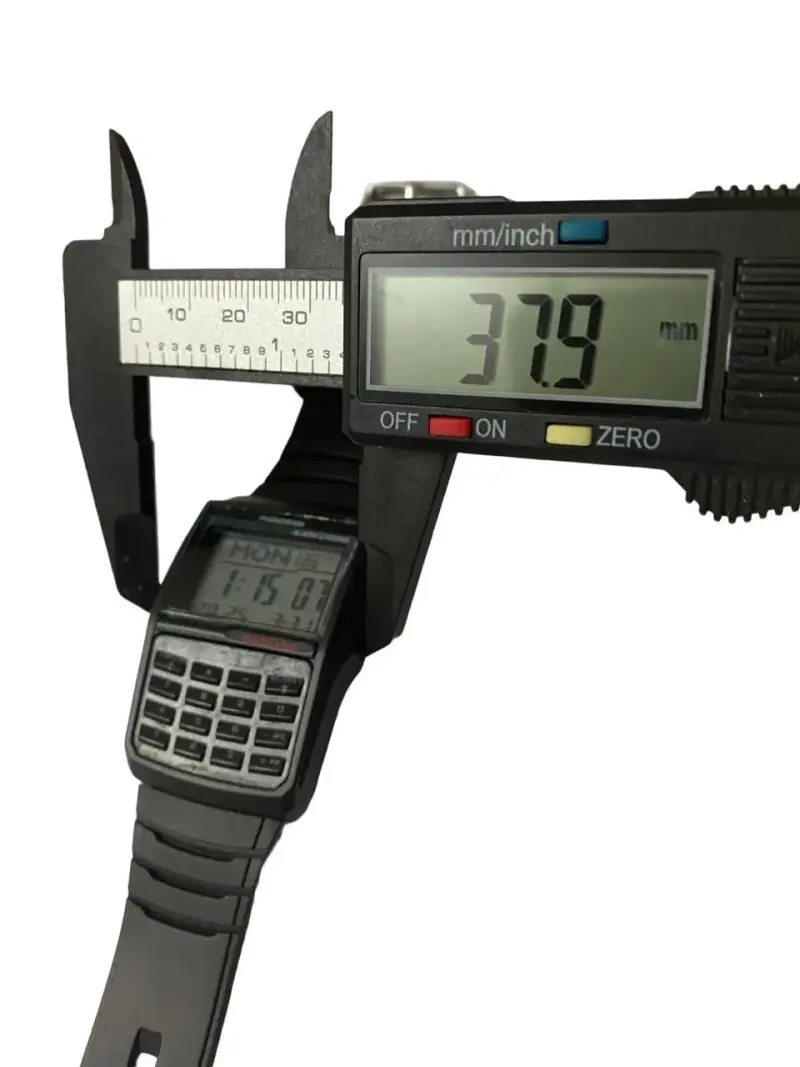 Reloj calculadora digital con alarma y cronómetro - 2