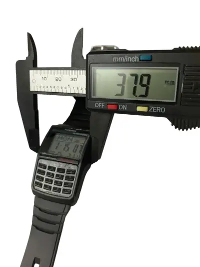 Reloj calculadora digital con alarma y cronómetro - miniatura 2