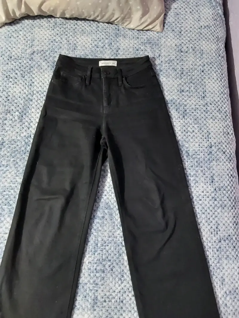 Pantalones negros de mezclilla para mujer - 1