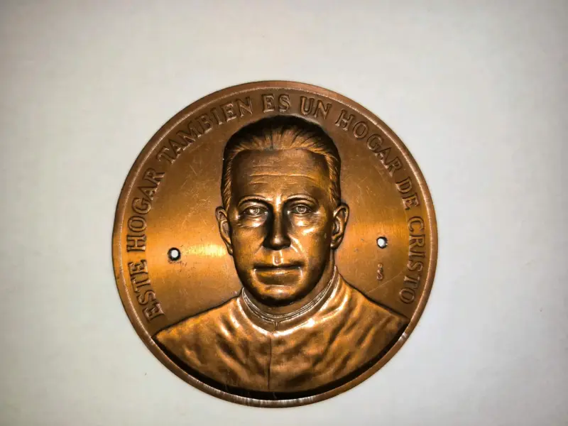 Medalla conmemorativa Hogar de Cristo - 1