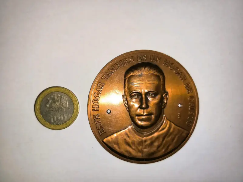 Medalla conmemorativa Hogar de Cristo - 2