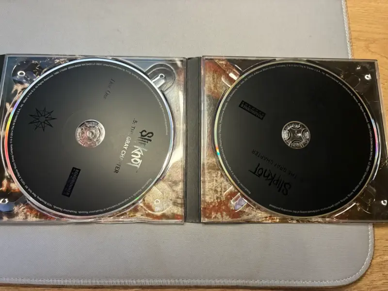 .5: The Gray Chapter Edición Deluxe CD - 2