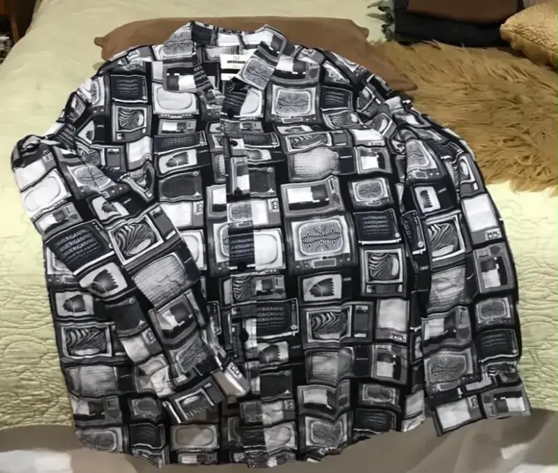 Camisa estampada en blanco y negro de manga larga - 1
