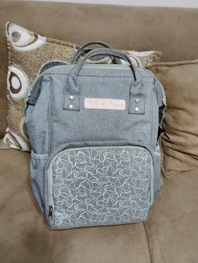 Mochila pañalera Minnie Mouse gris - miniatura 3