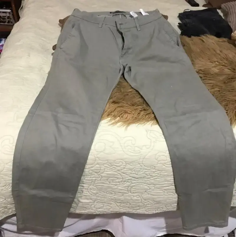 Pantalones casuales grises Zara para hombre - 2