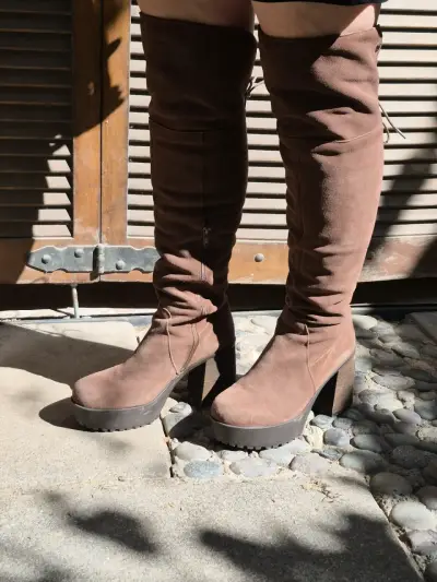 Botas altas de gamuza marrón con tacón grueso - miniatura 2