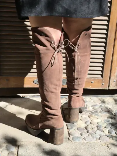 Botas altas de gamuza marrón con tacón grueso - miniatura 3