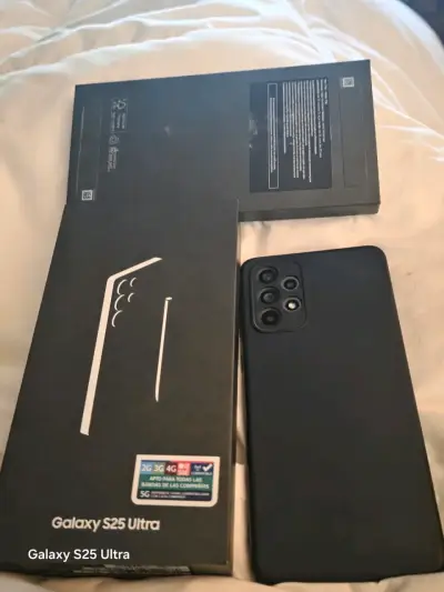 Smartphone Galaxy S25 Ultra con caja - miniatura 1