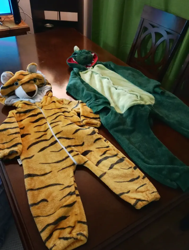 Disfraces de tigre y dinosaurio para niños - 4
