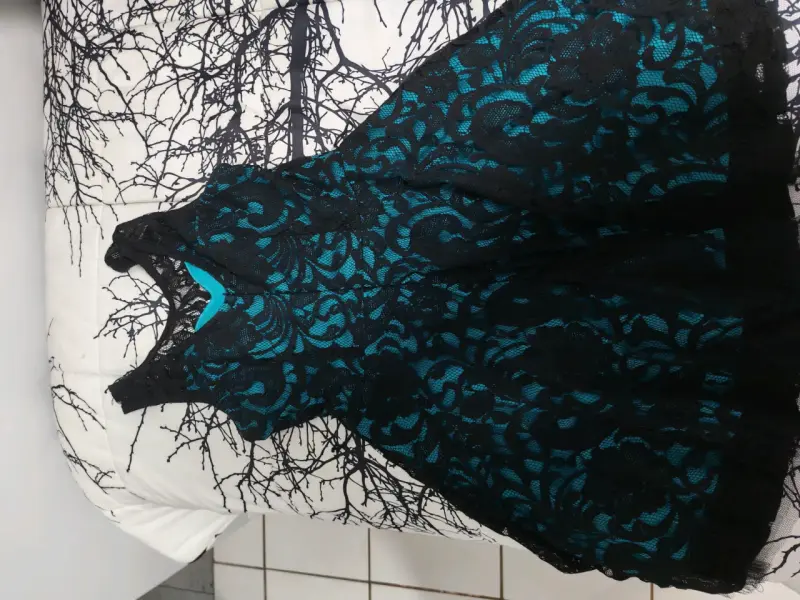 Vestido de encaje negro y azul talla S - 2