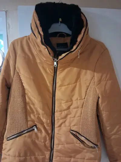 Chaqueta acolchada para mujer color mostaza - miniatura 5