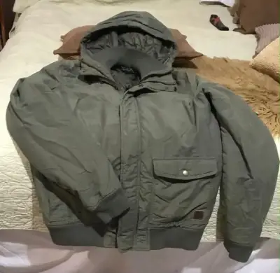 Chaqueta de invierno con capucha verde oliva - miniatura 1