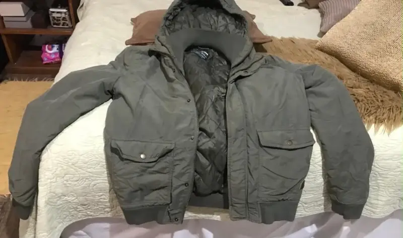 Chaqueta de invierno con capucha verde oliva - 3