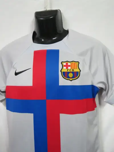 Camiseta Nike FC Barcelona gris con cruz Talla S - miniatura 3