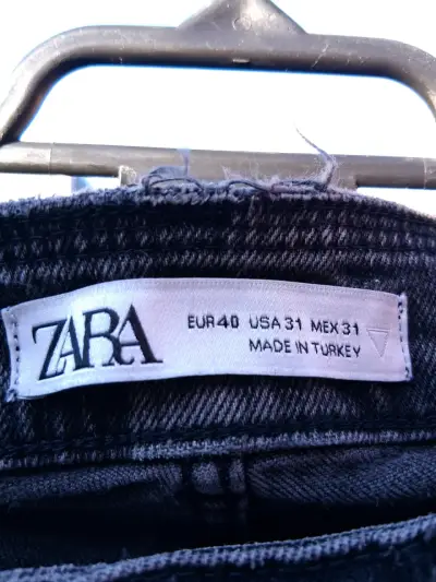 Lote de jeans rotos para hombre Zara y Foster - miniatura 3