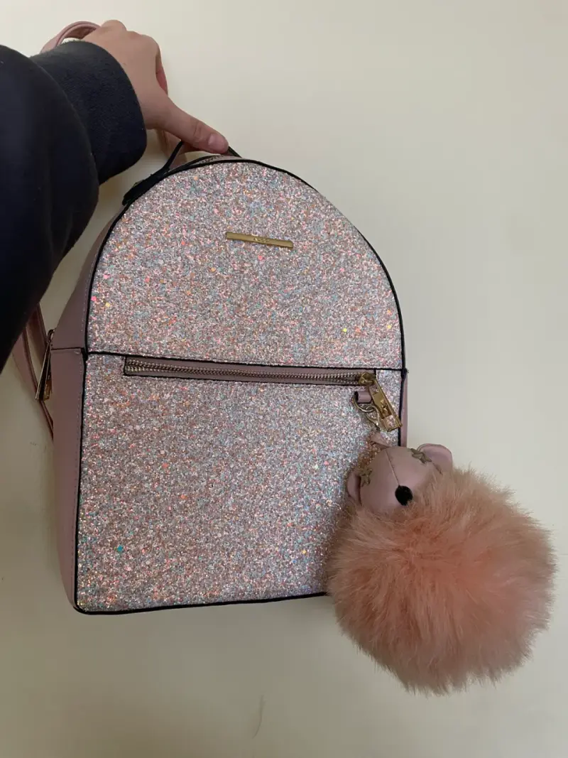 Mochila Brillante con Llavero de Peluche