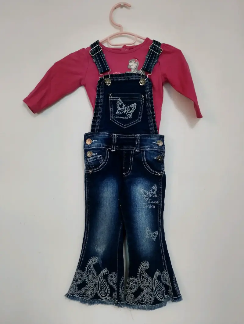Conjunto de niña con jardinera denim y polera rosa - 1