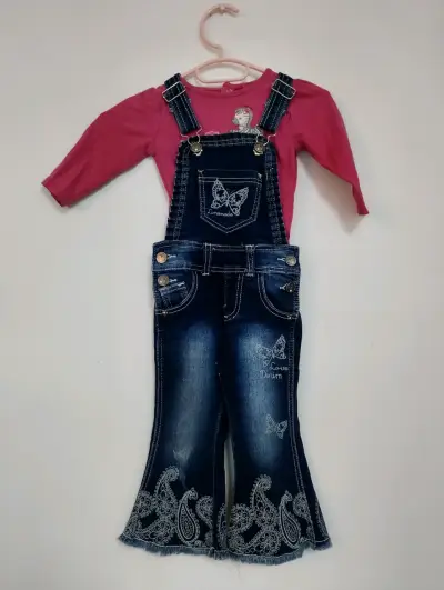 Conjunto de niña con jardinera denim y polera rosa - miniatura 1