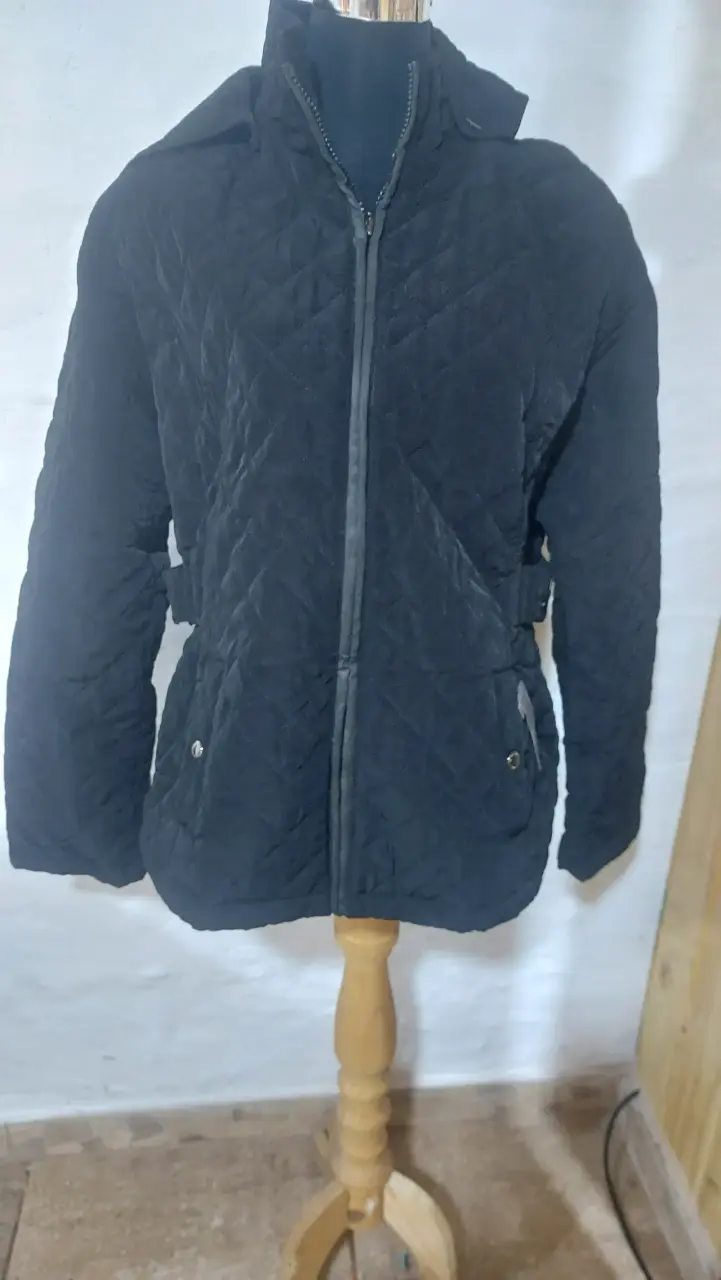 Chaqueta acolchada negra para mujer - 3