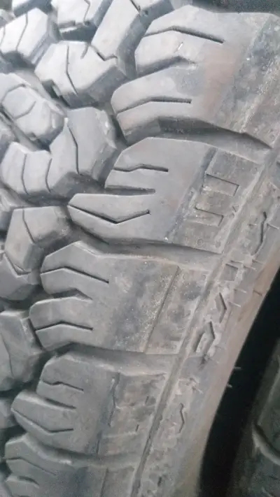 Neumáticos XBRI Brutus 215/65R16 usados - miniatura 3