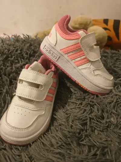 Zapatillas deportivas para niños Adidas blancas y rosadas - miniatura 1